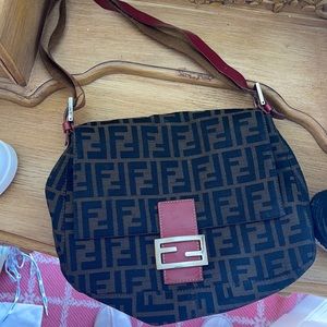 Vintage fendi shoulder bag with red straps